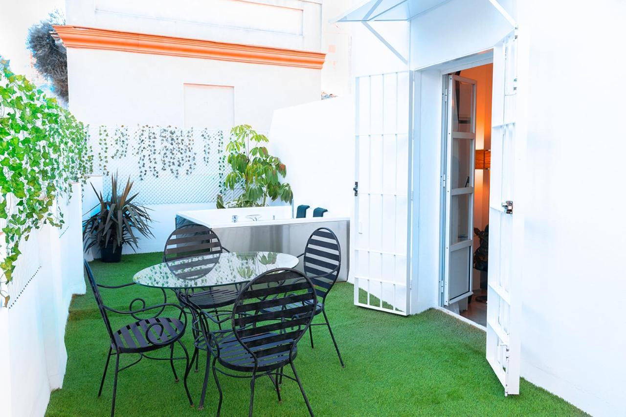 Downtown Apartment With Private Terrace & Jacuzzi Seville Exterior photo