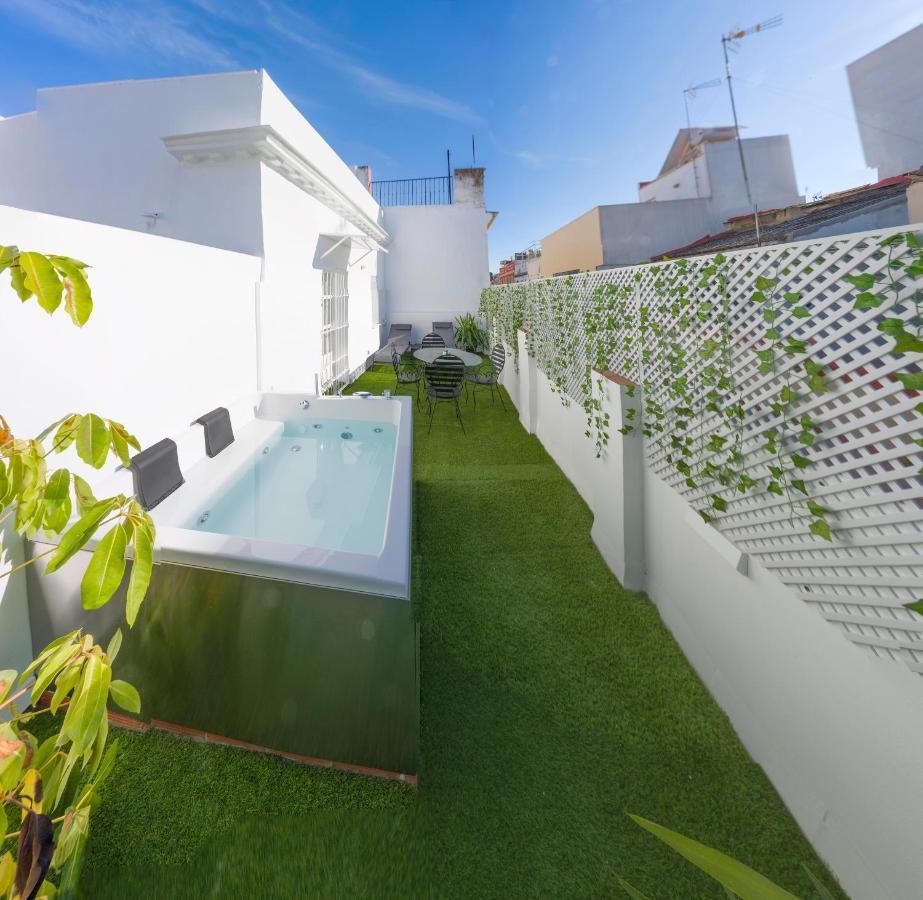 Downtown Apartment With Private Terrace & Jacuzzi Seville Exterior photo